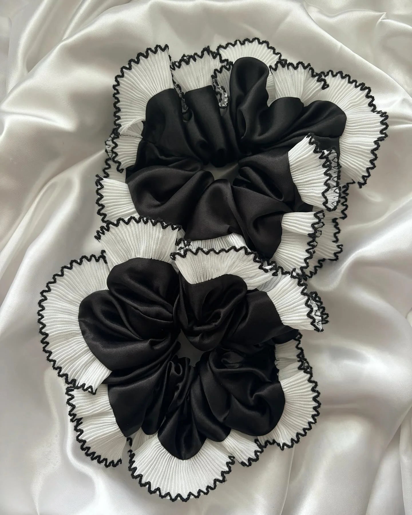 B&W Coral Scrunchies