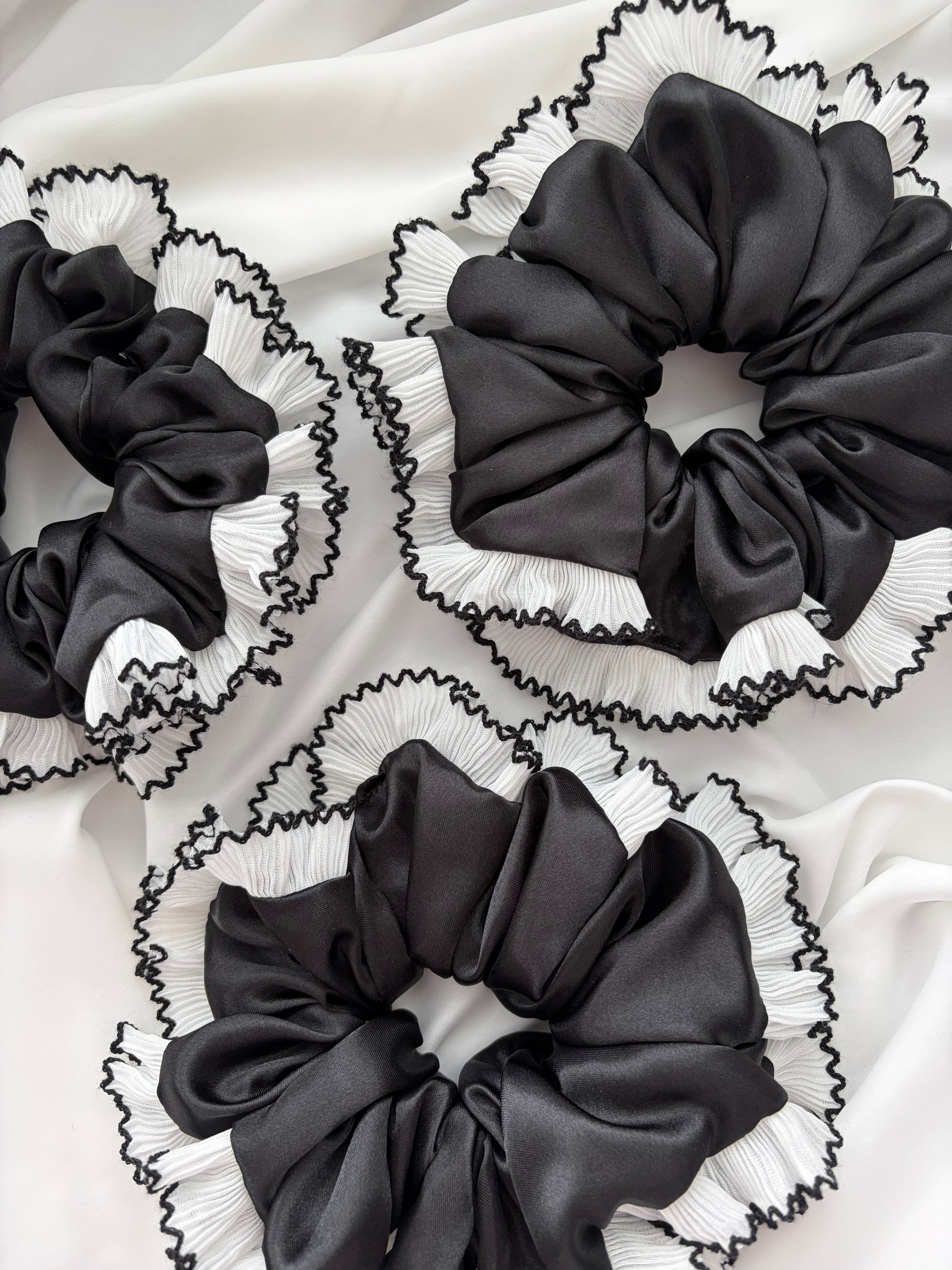 B&W Coral Scrunchies