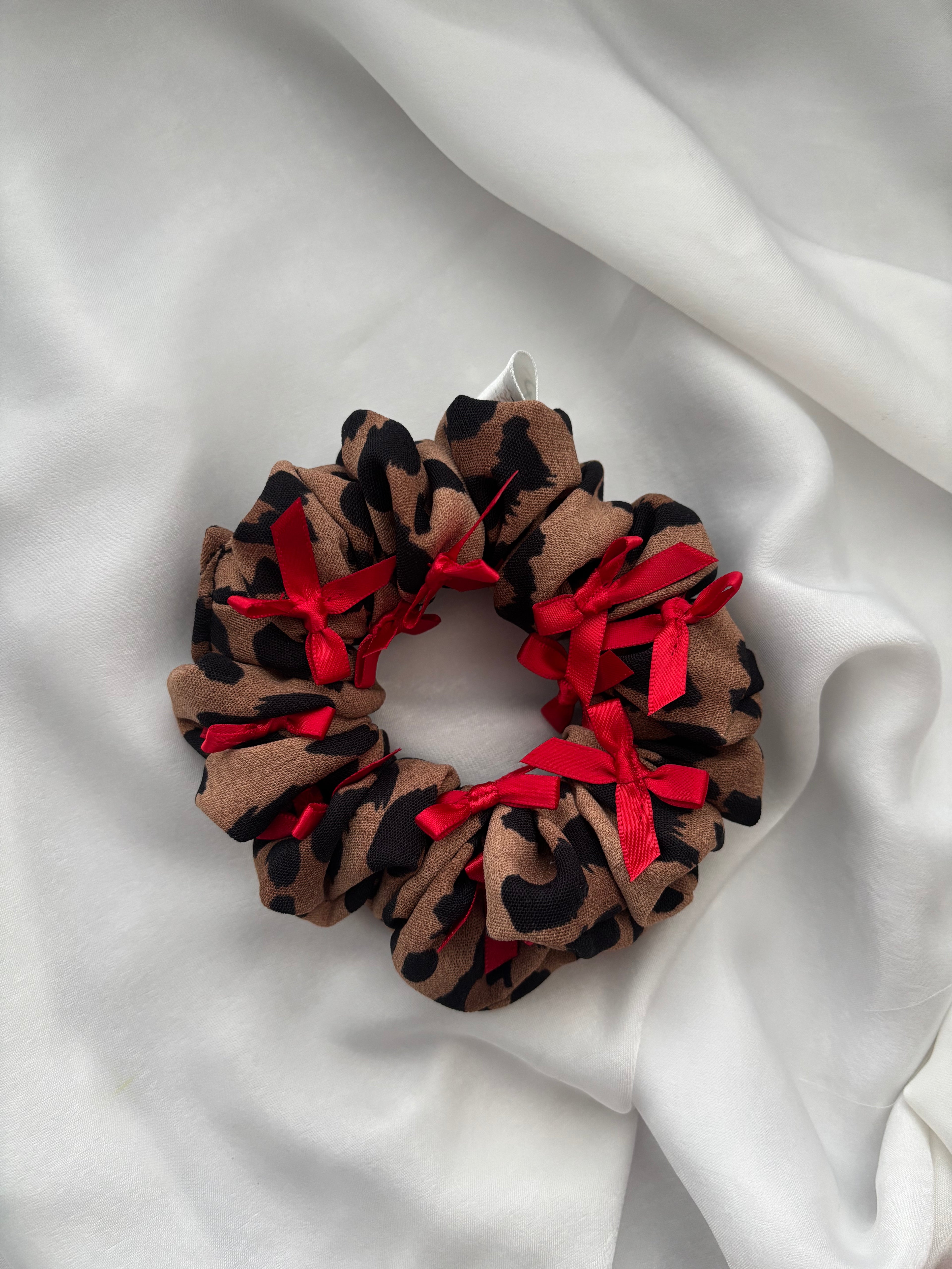 Leopard Present Scrunchie